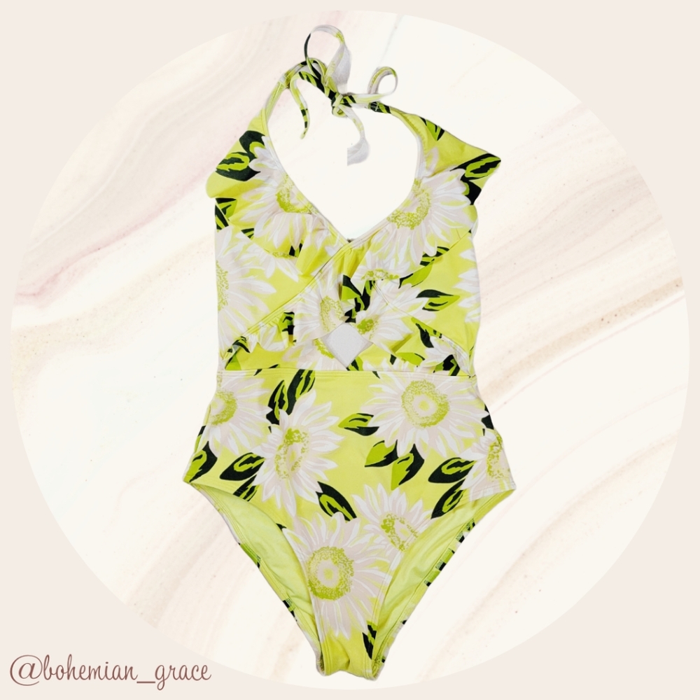 🕊️Aerie Ruffled Floral One Piece Swimsuit size Medium *Like New*